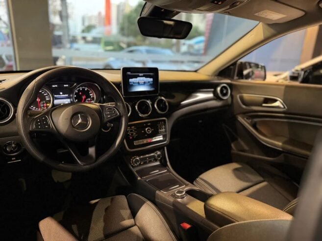 Mercedes-Benz Cla 180 1.6 Cgi Gasolina 7G-Dct