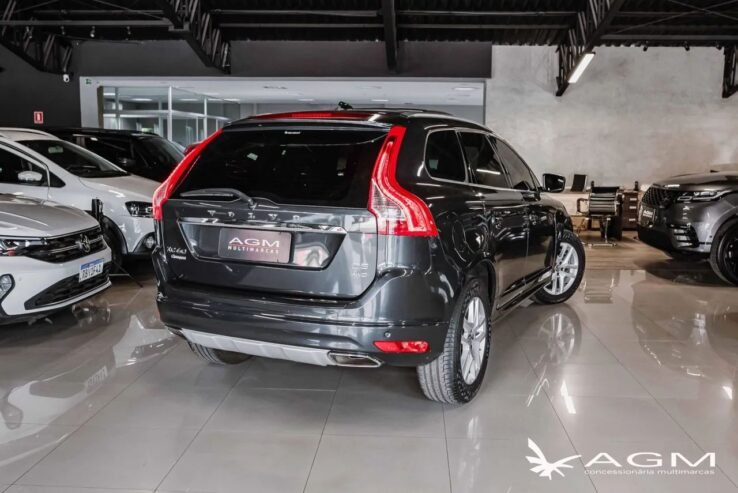 Volvo Xc60 2.4 D5 Momentum Diesel Awd 4P Automático